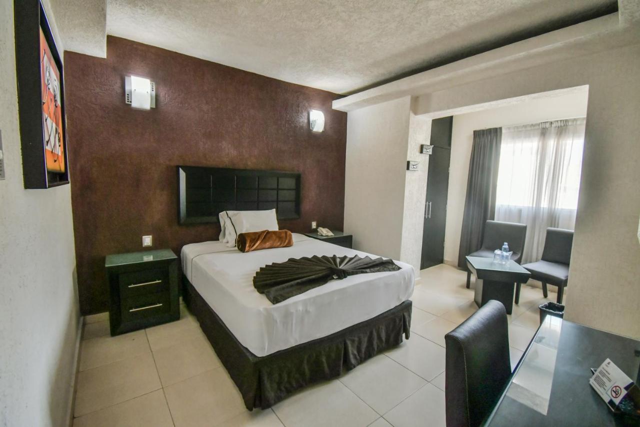 Hotel Portonovo Plaza Centro Гвадалахара Экстерьер фото