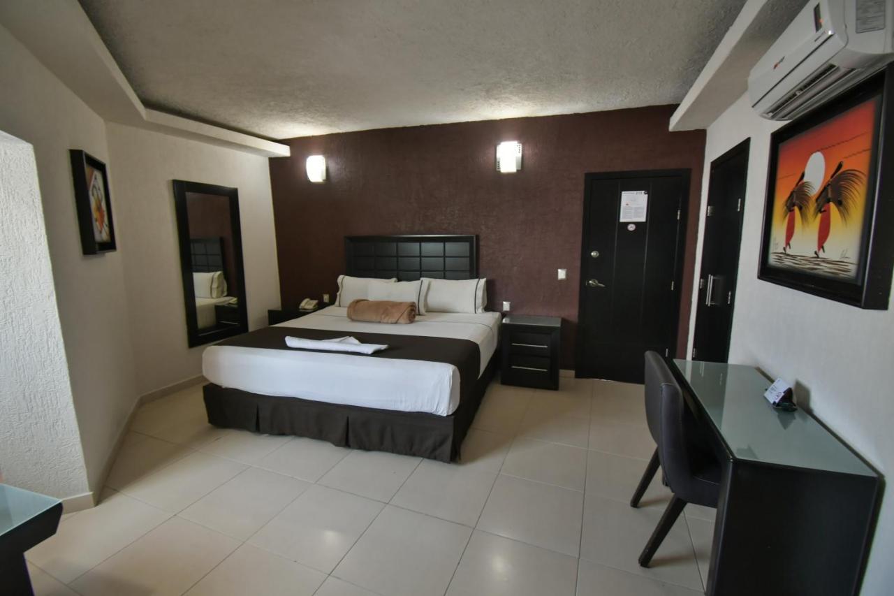 Hotel Portonovo Plaza Centro Гвадалахара Экстерьер фото