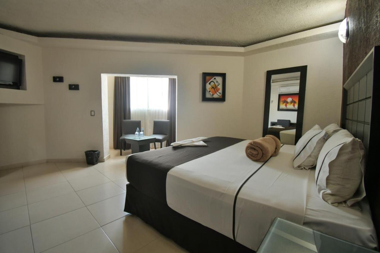 Hotel Portonovo Plaza Centro Гвадалахара Экстерьер фото