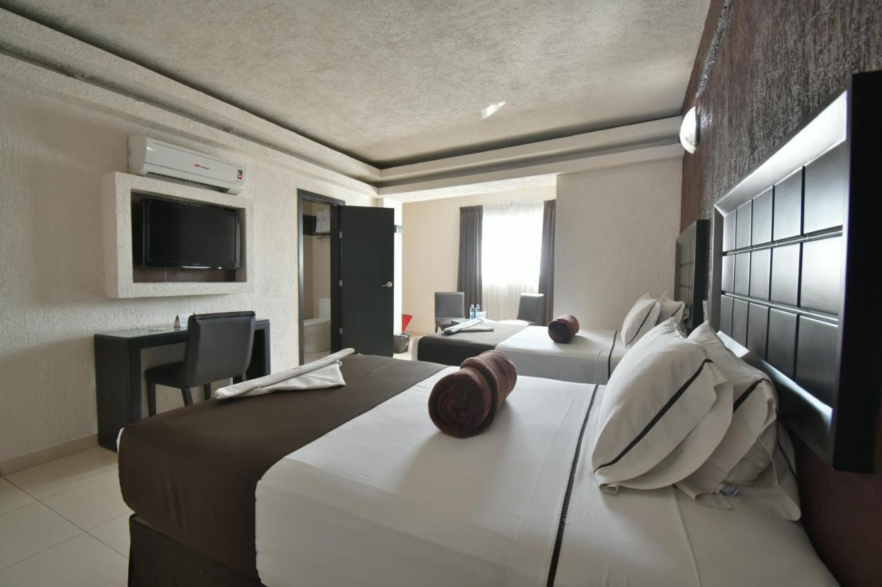 Hotel Portonovo Plaza Centro Гвадалахара Экстерьер фото