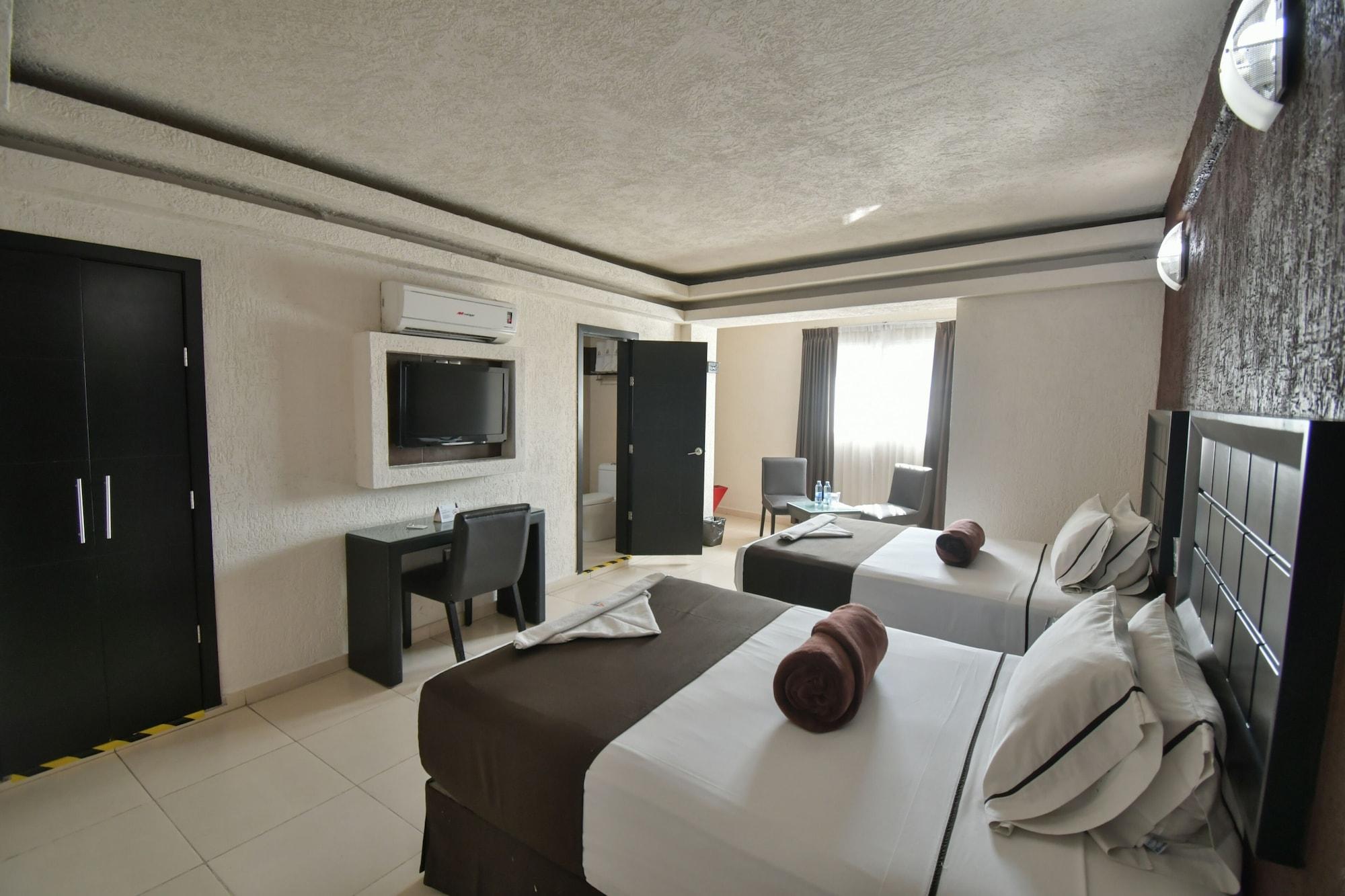 Hotel Portonovo Plaza Centro Гвадалахара Экстерьер фото
