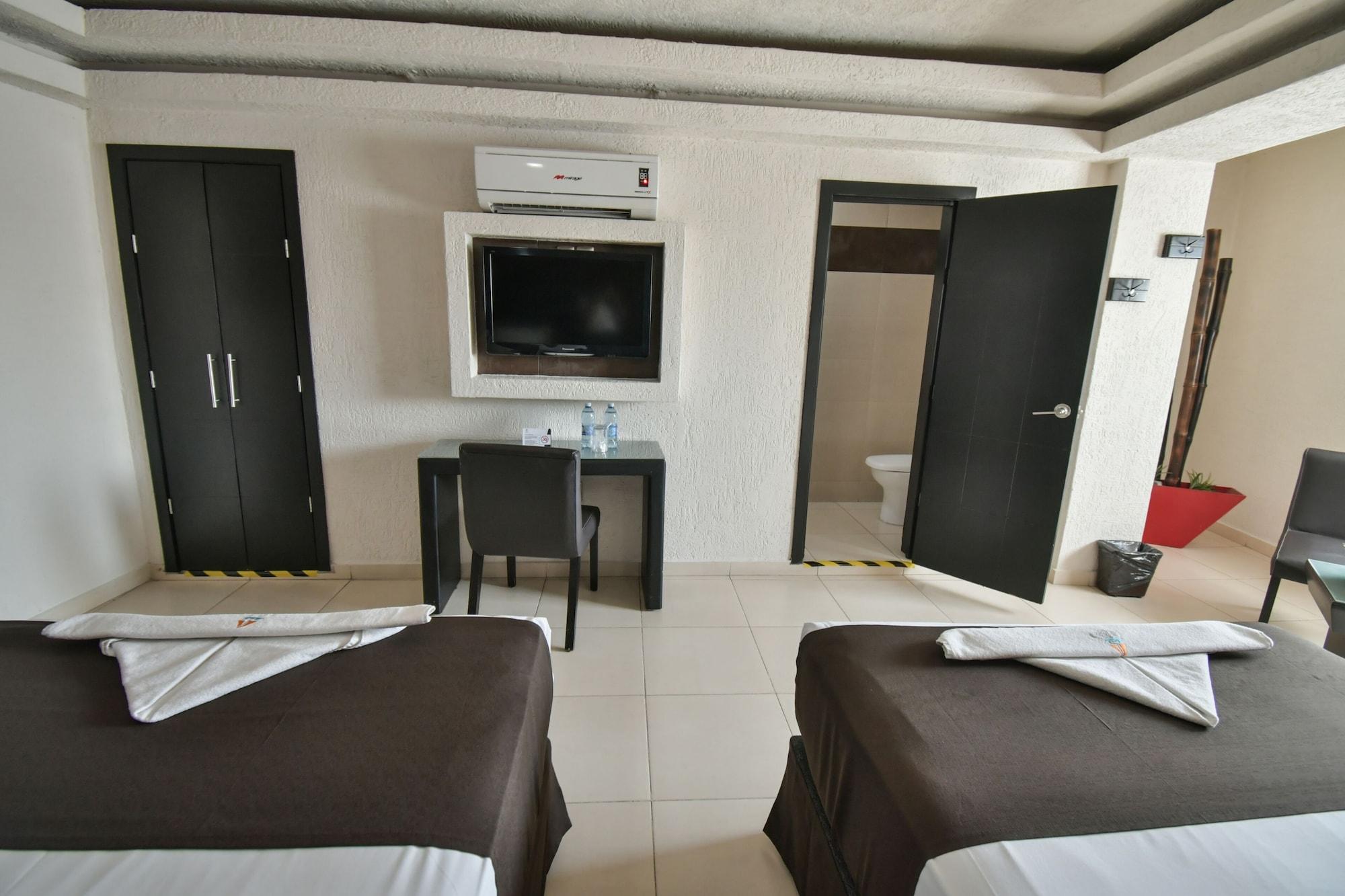 Hotel Portonovo Plaza Centro Гвадалахара Экстерьер фото
