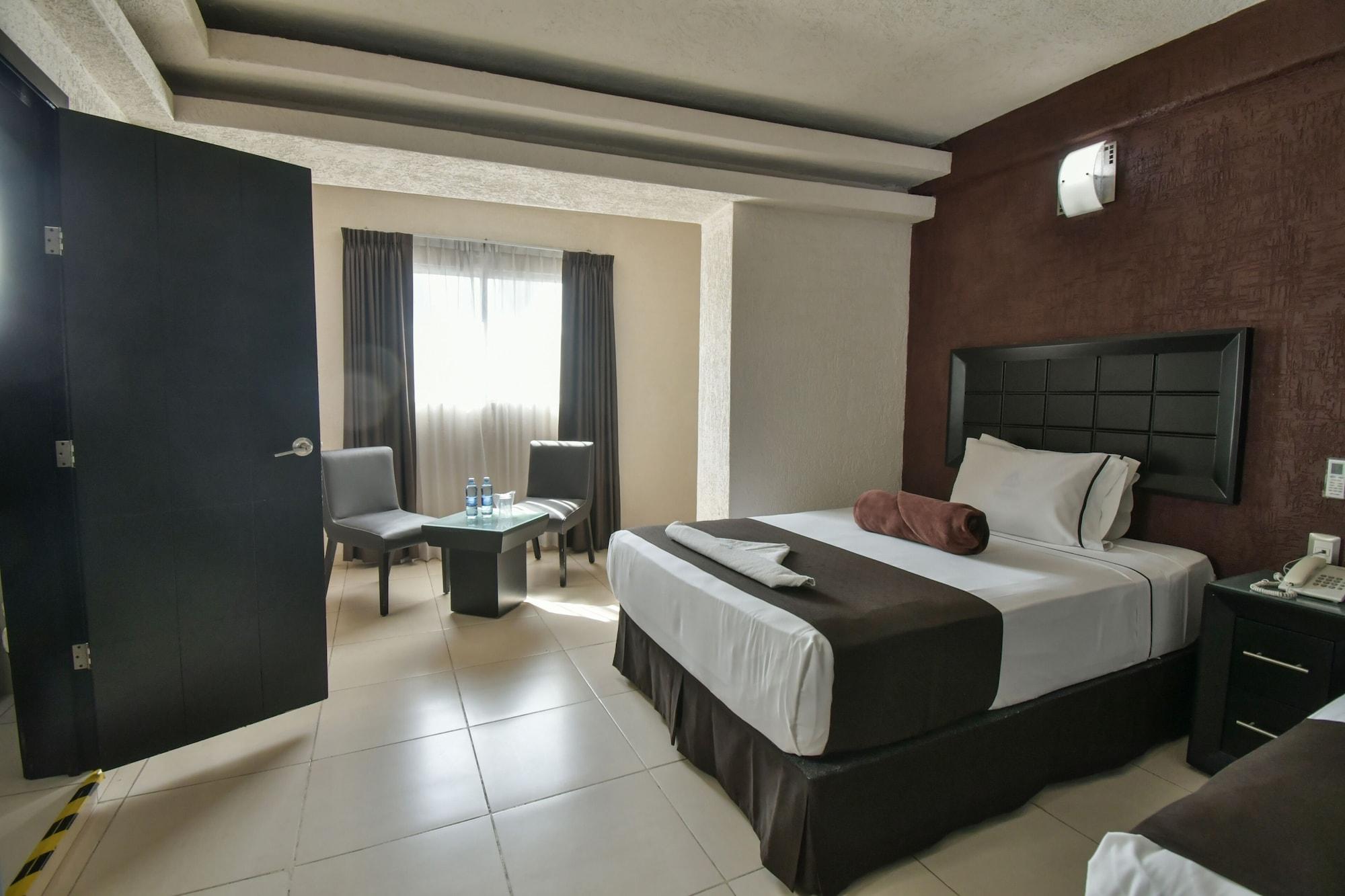 Hotel Portonovo Plaza Centro Гвадалахара Экстерьер фото
