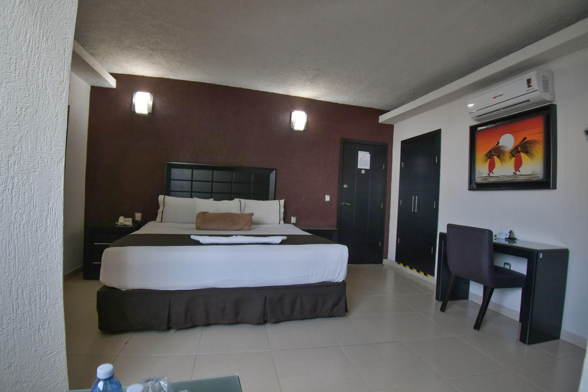Hotel Portonovo Plaza Centro Гвадалахара Экстерьер фото