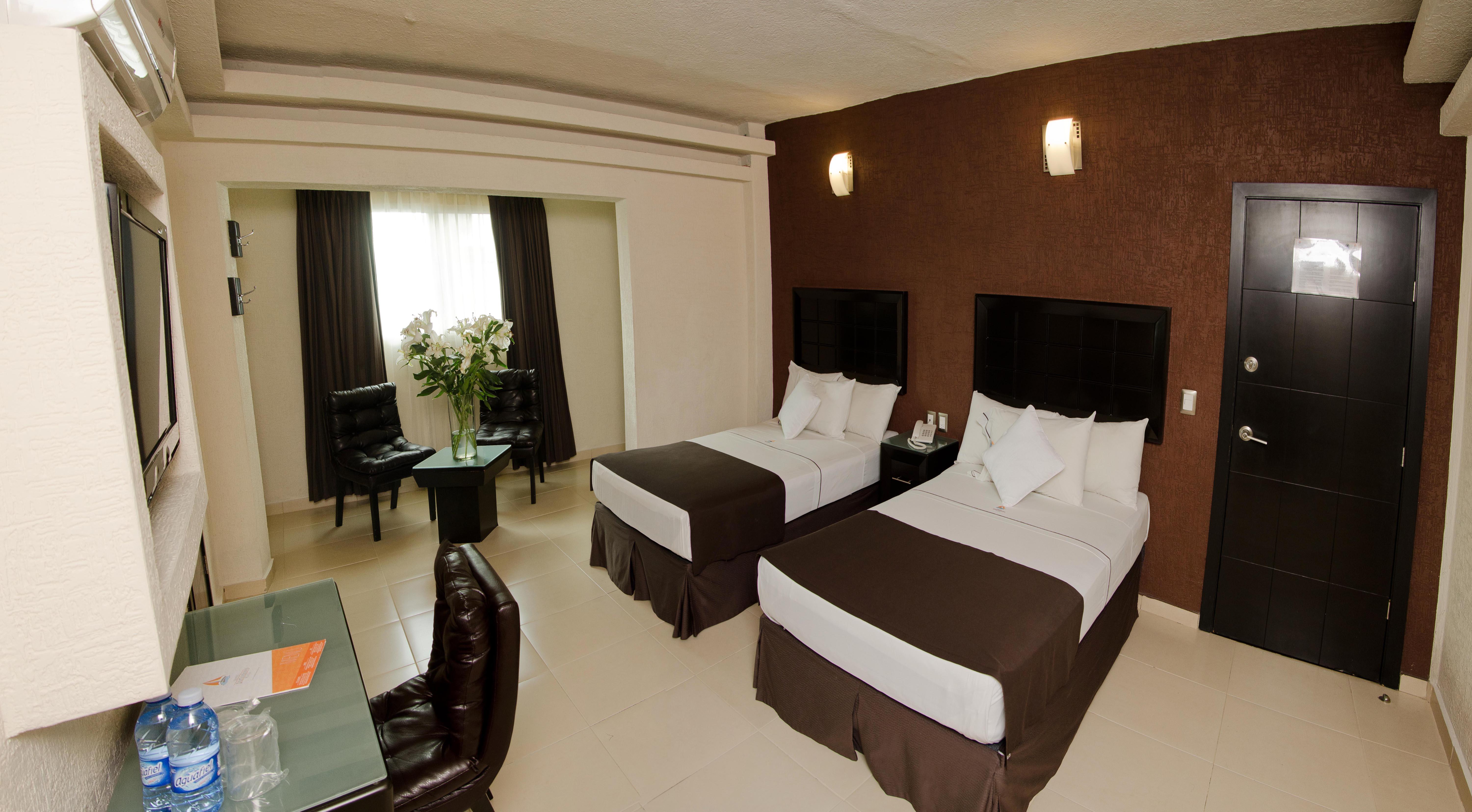 Hotel Portonovo Plaza Centro Гвадалахара Экстерьер фото