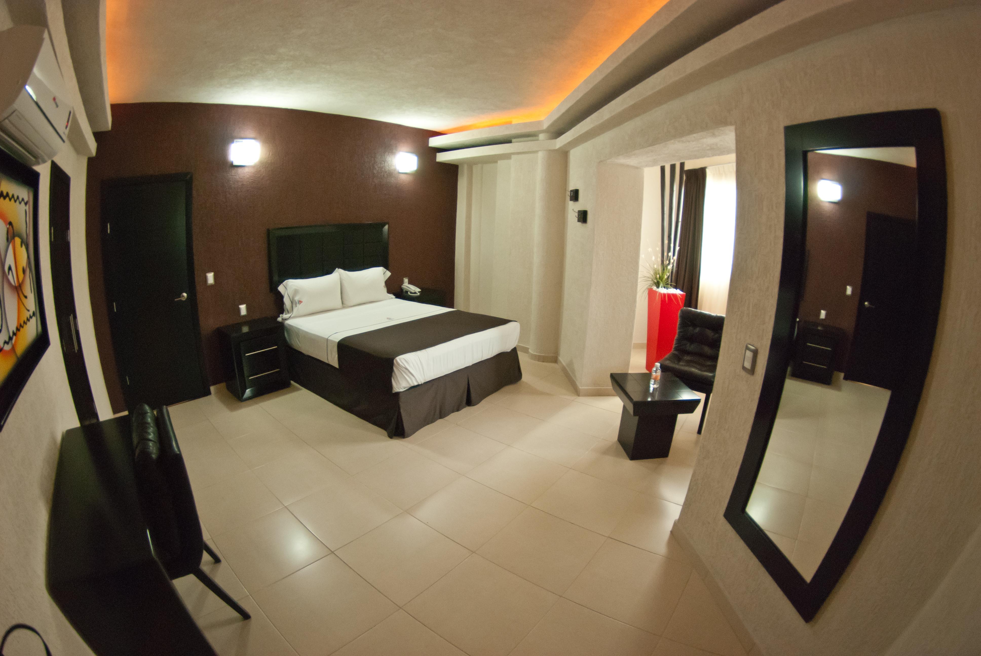Hotel Portonovo Plaza Centro Гвадалахара Экстерьер фото