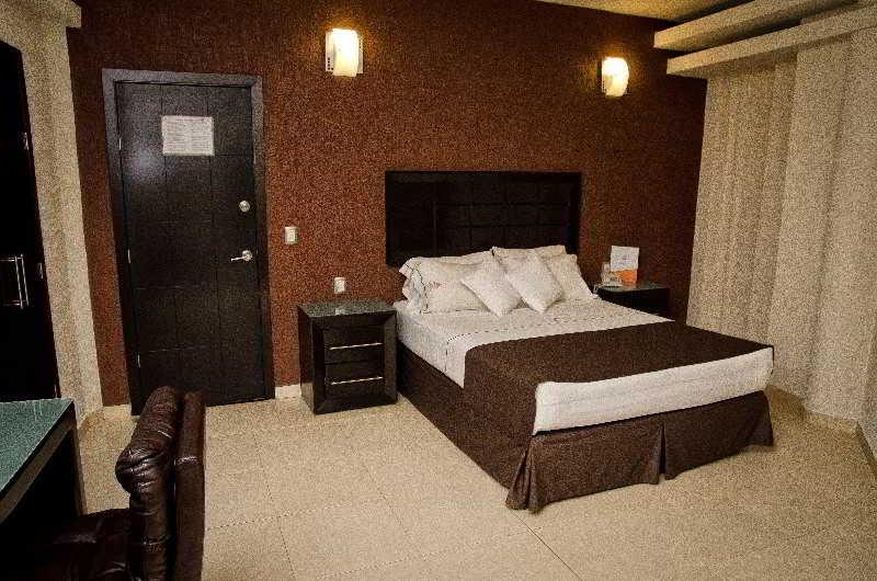 Hotel Portonovo Plaza Centro Гвадалахара Экстерьер фото