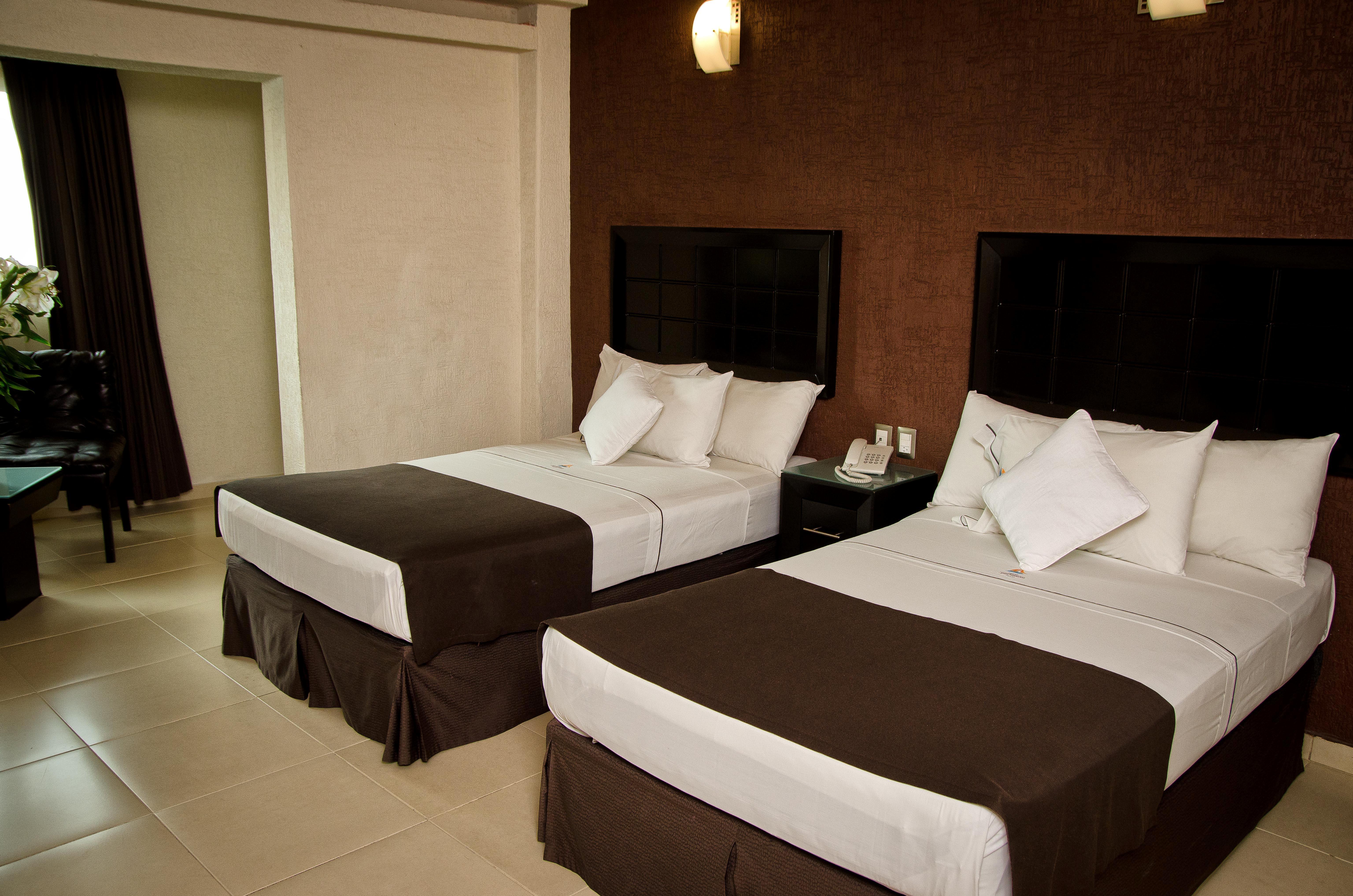 Hotel Portonovo Plaza Centro Гвадалахара Экстерьер фото
