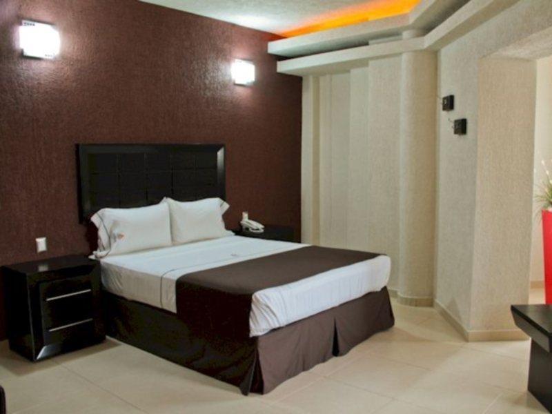 Hotel Portonovo Plaza Centro Гвадалахара Экстерьер фото