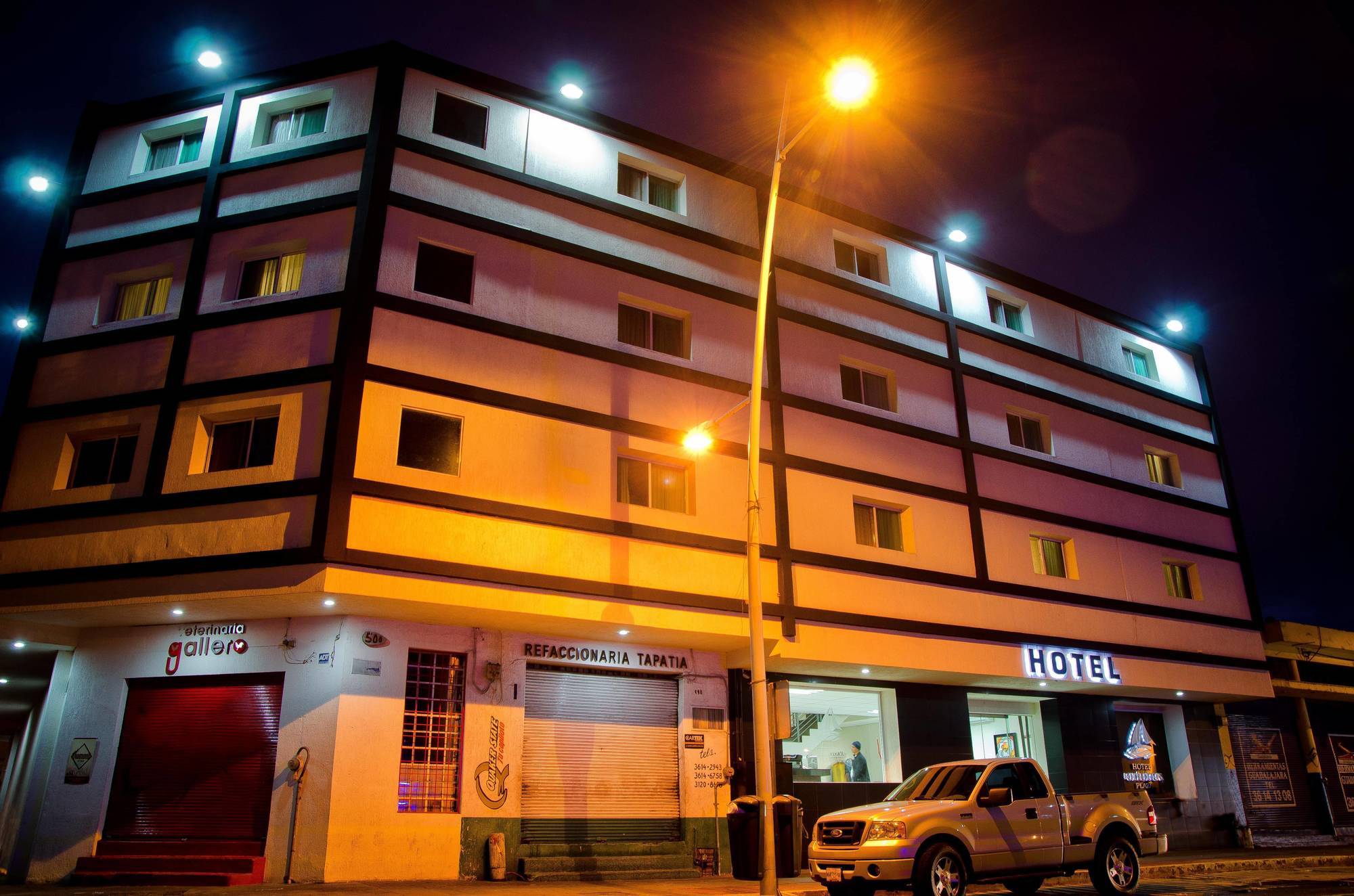 Hotel Portonovo Plaza Centro Гвадалахара Экстерьер фото