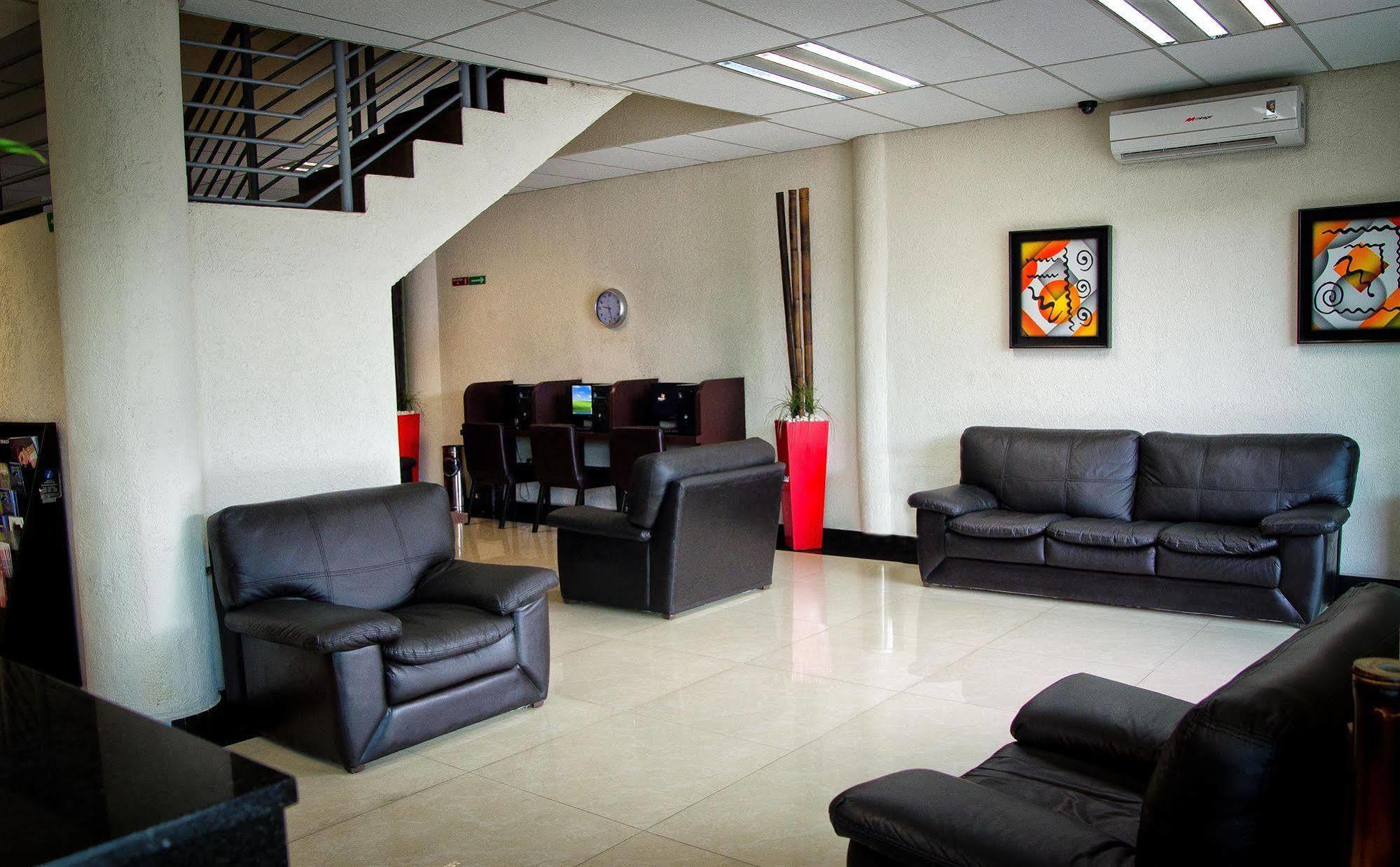 Hotel Portonovo Plaza Centro Гвадалахара Экстерьер фото