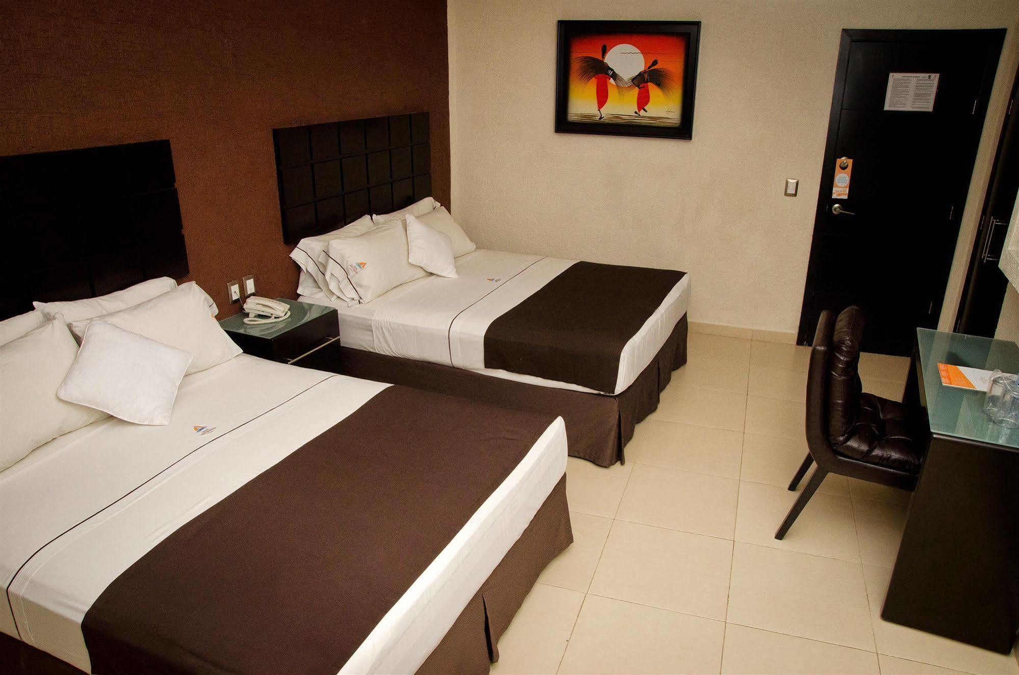 Hotel Portonovo Plaza Centro Гвадалахара Экстерьер фото